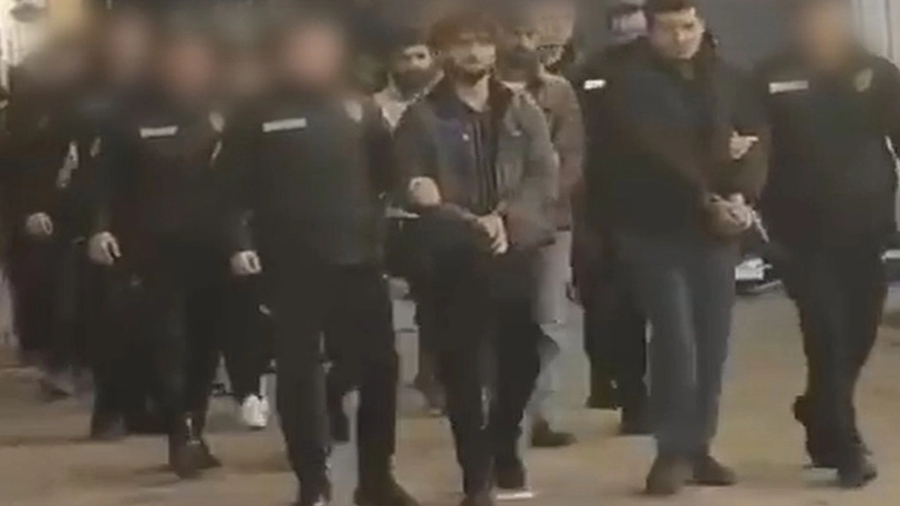 17 kaçak göçmene barınma ve iş imkanı sağlayan 2 şüpheliye gözaltı