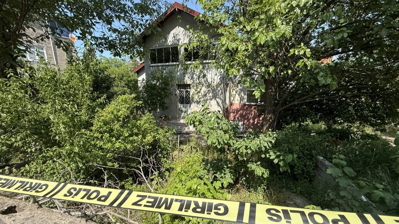2 gündür haber alınamıyordu, evinin yanında ölü bulundu