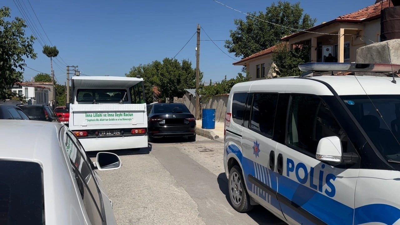 2’nci kattaki balkondan 1’inci katın balkonuna düşüp öldü