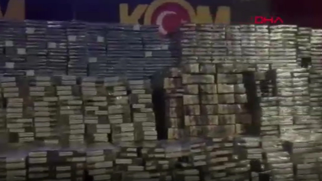 Akaryakıt tankerinde binlerce kaçak sigara ele geçirildi