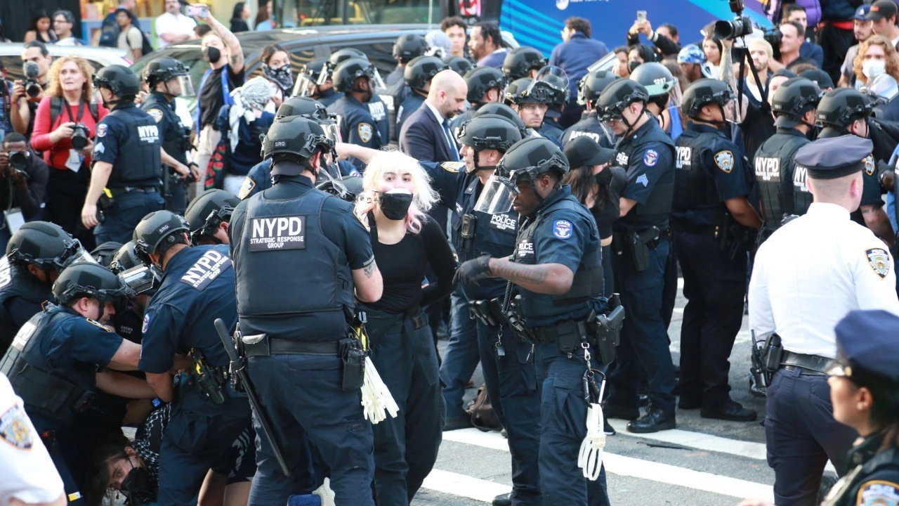 Amerika'da olaylar dinmiyor! Protestolarda 65 kişi gözaltına alındı