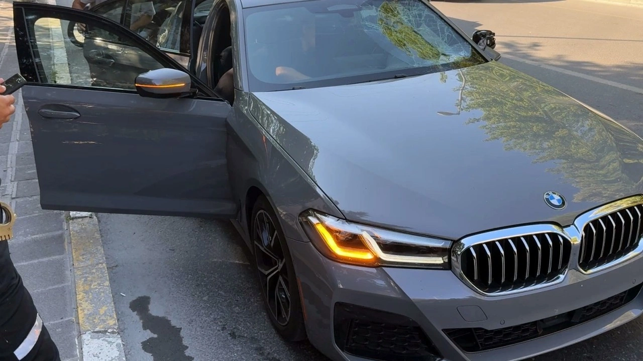 Amerika'dan getirilen otomobil ile trafiğe çıktı, dakikalar sonra yayaya çarptı