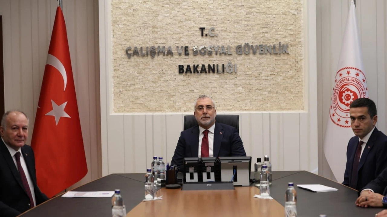 Asgari ücret görüşmeleri başladı; Türk-İş masada yok