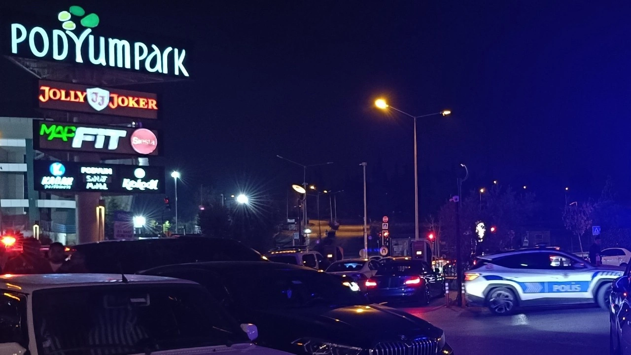 AVM'de bekçilere silah gösteren şüpheli gözaltına alındı