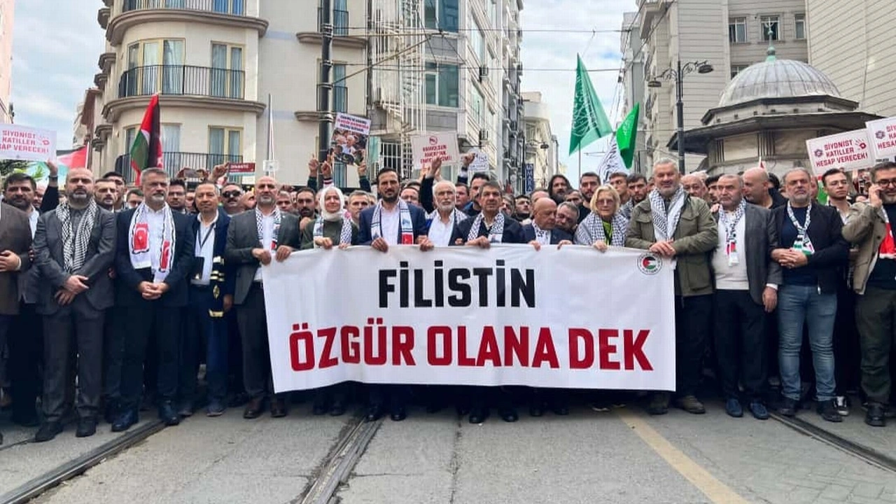 Ayasofya'dan Eminönü Meydanı'na Filistin’e destek yürüyüşü