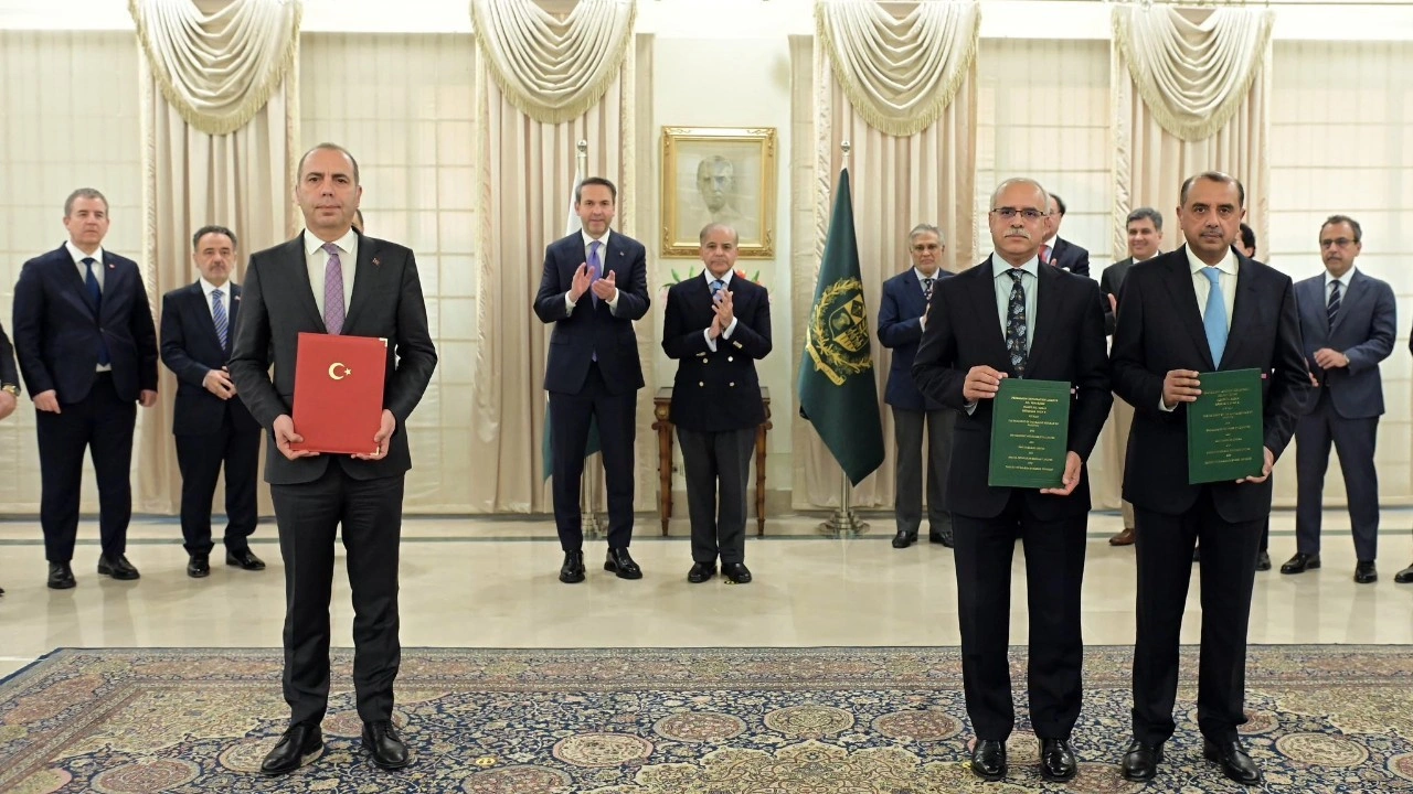 Bakan Bayraktar: "TPAO’nun denizlerdeki deneyimini Pakistan’a taşıyacağız"