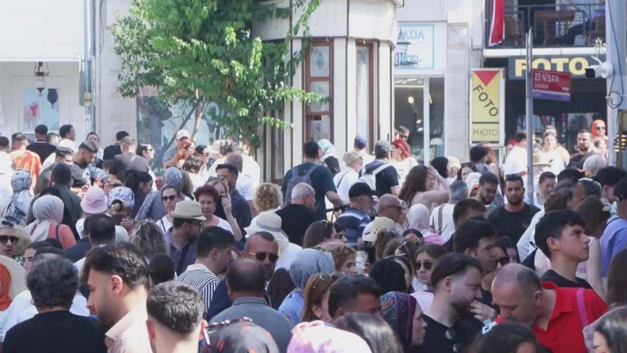 Bayramın ikinci gününde Adalar'a ziyaretçi akını