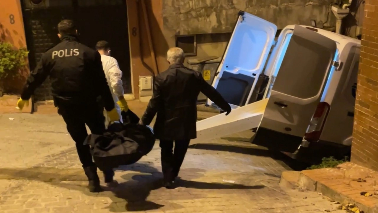 Beyoğlu’nda yalnız yaşayan kadın ölü bulundu