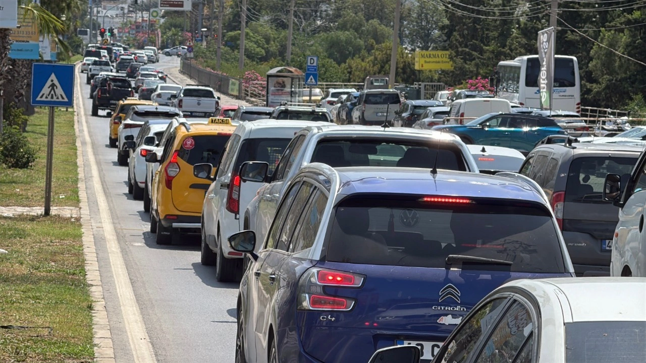 Bodrum'da bayram tatili dönüşü çilesi sürüyor