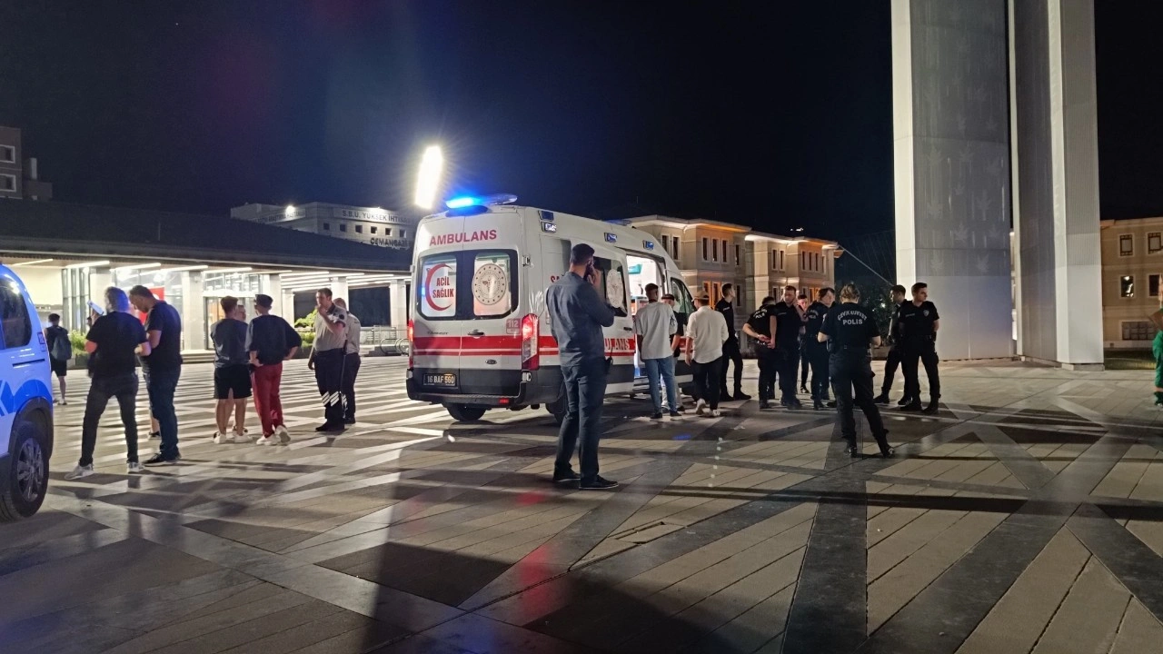 Bursa’da bıçaklı şüpheli, anne ve 2 kızı ile yardıma gelen bir kişiyi yaraladı