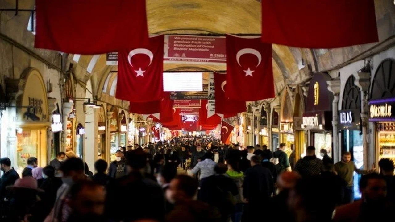 Çakarlı araçlar ve korumalarla göz boyayan şebekeden 100 milyon liralık vurgun