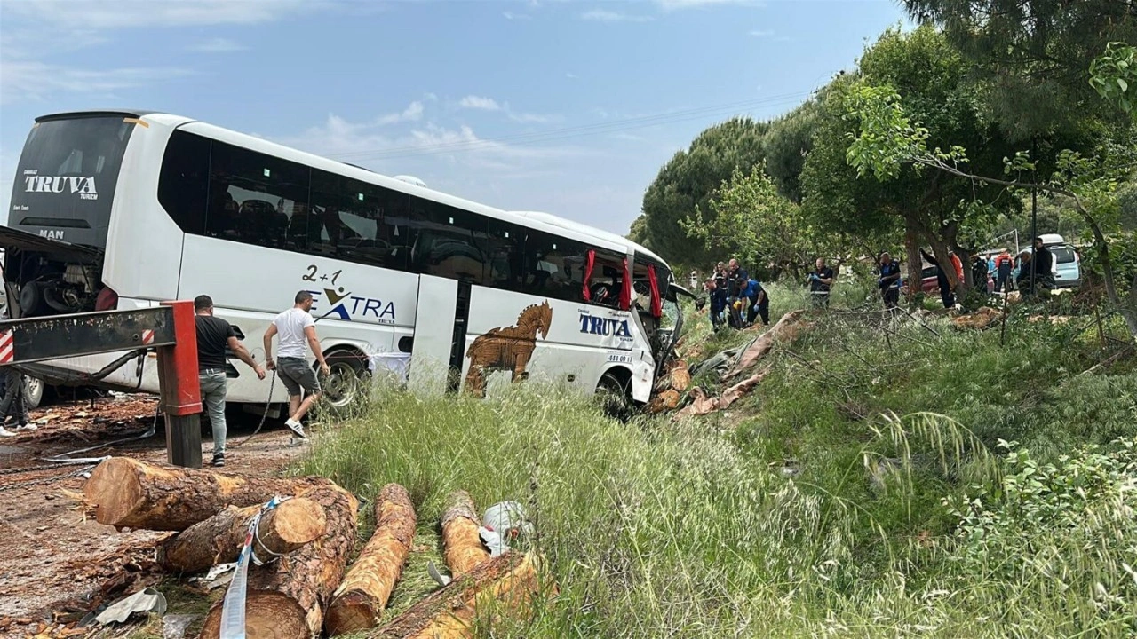 Çanakkale'de zincirleme kaza; ölü sayısı 8'e yükseldi