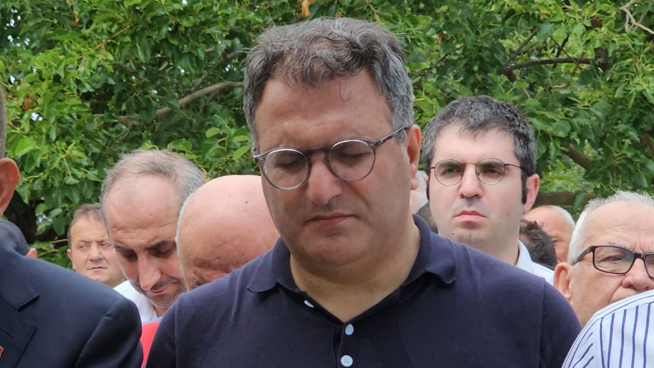 Cem Küçük'ün babasının cenazesi memleketi Giresun'a uğurlandı