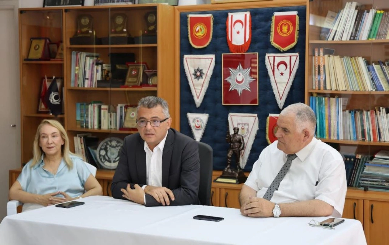 CTP Genel Başkanı Erhürman, Emekli Polisler Derneği’ni ziyaret etti