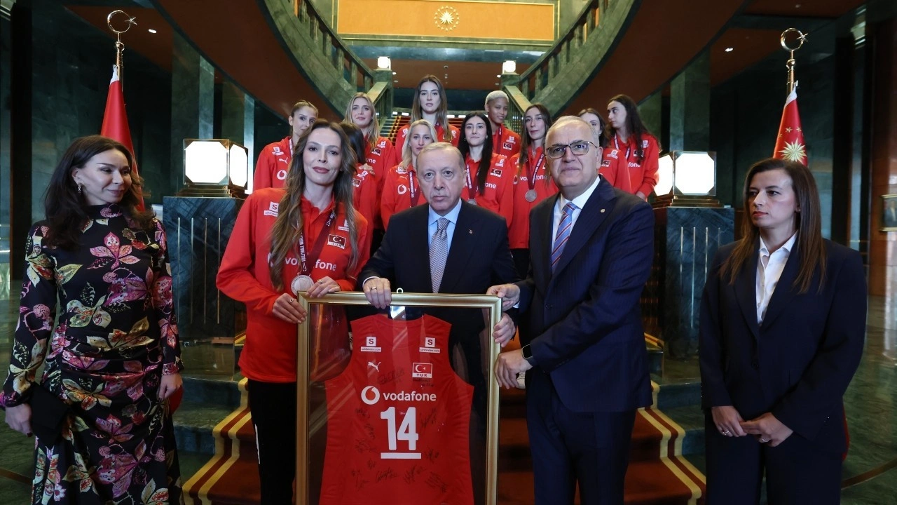 Cumhurbaşkanı Erdoğan, A Milli Kadın Voleybol Takımı'nı kabul etti