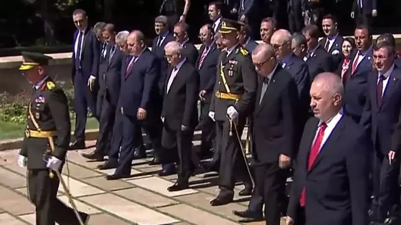 Cumhurbaşkanı Erdoğan ve devlet erkanı Anıtkabir'de