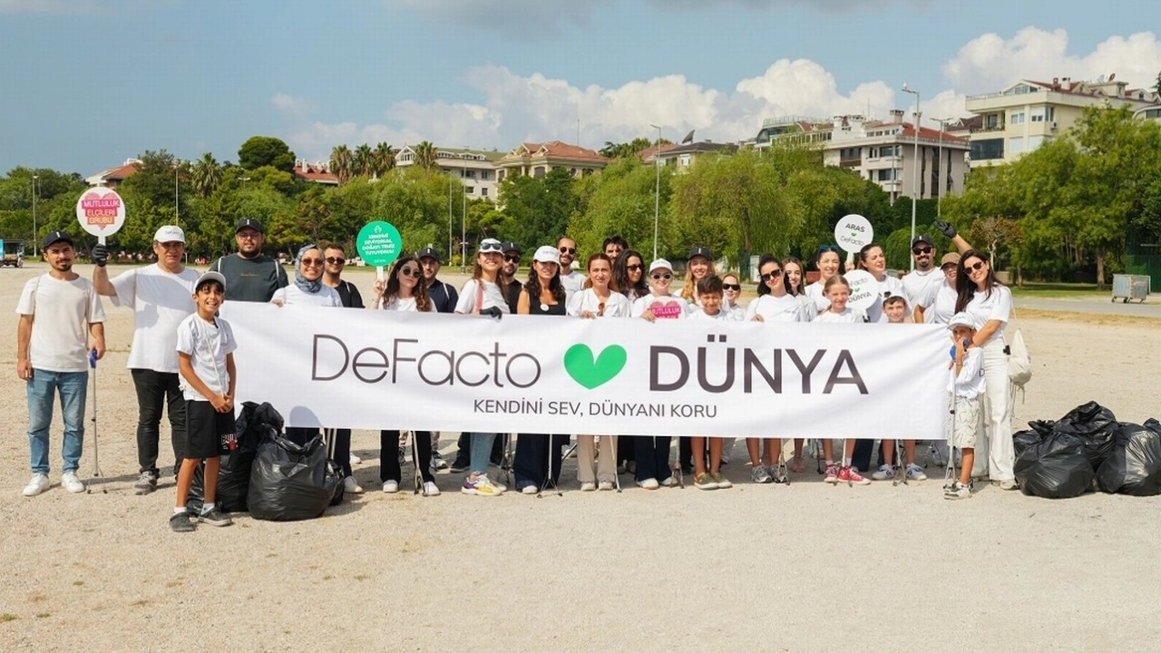 DeFacto, Aras Kayretli ile Yeşilköy Sahili’nde çevre temizliği gerçekleştirdi