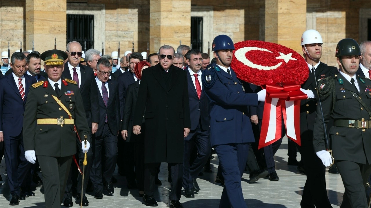 Devlet erkanından Anıtkabir'e ziyaret