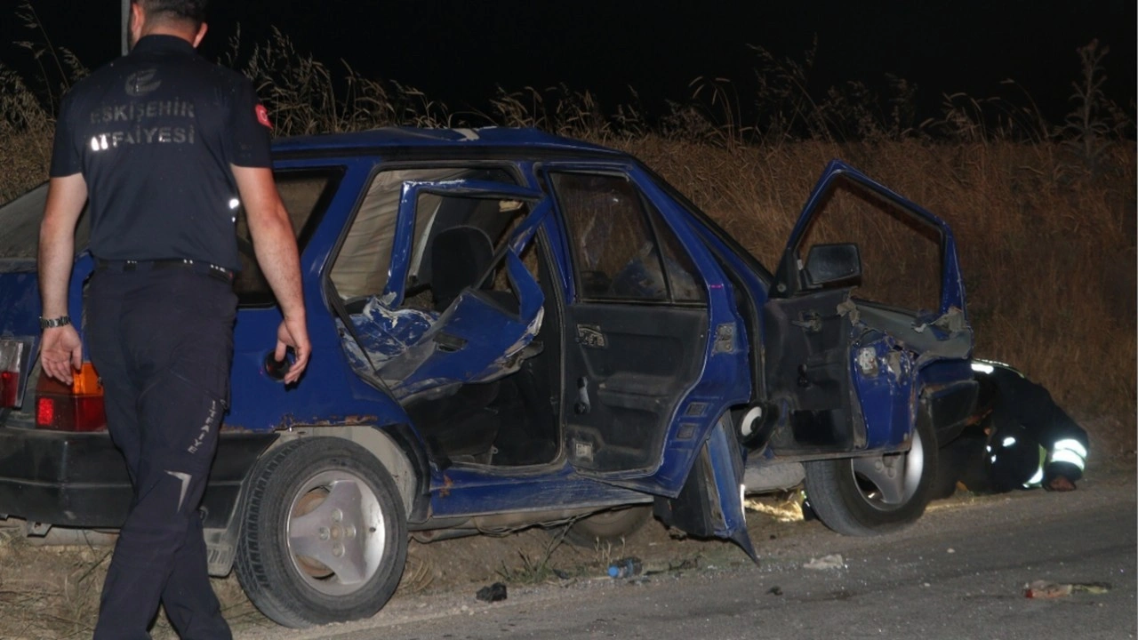 Direğe çarpan otomobildeki 4 kişi yaralandı