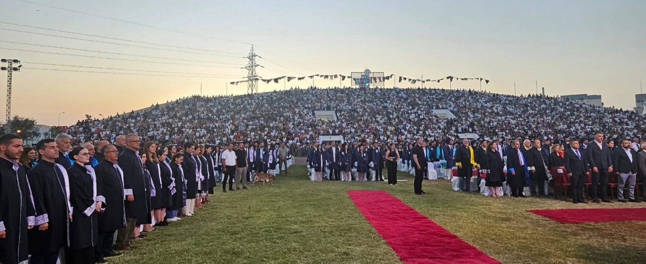 Doğu Akdeniz Üniversitesi'nde mezuniyet coşkusu vardı