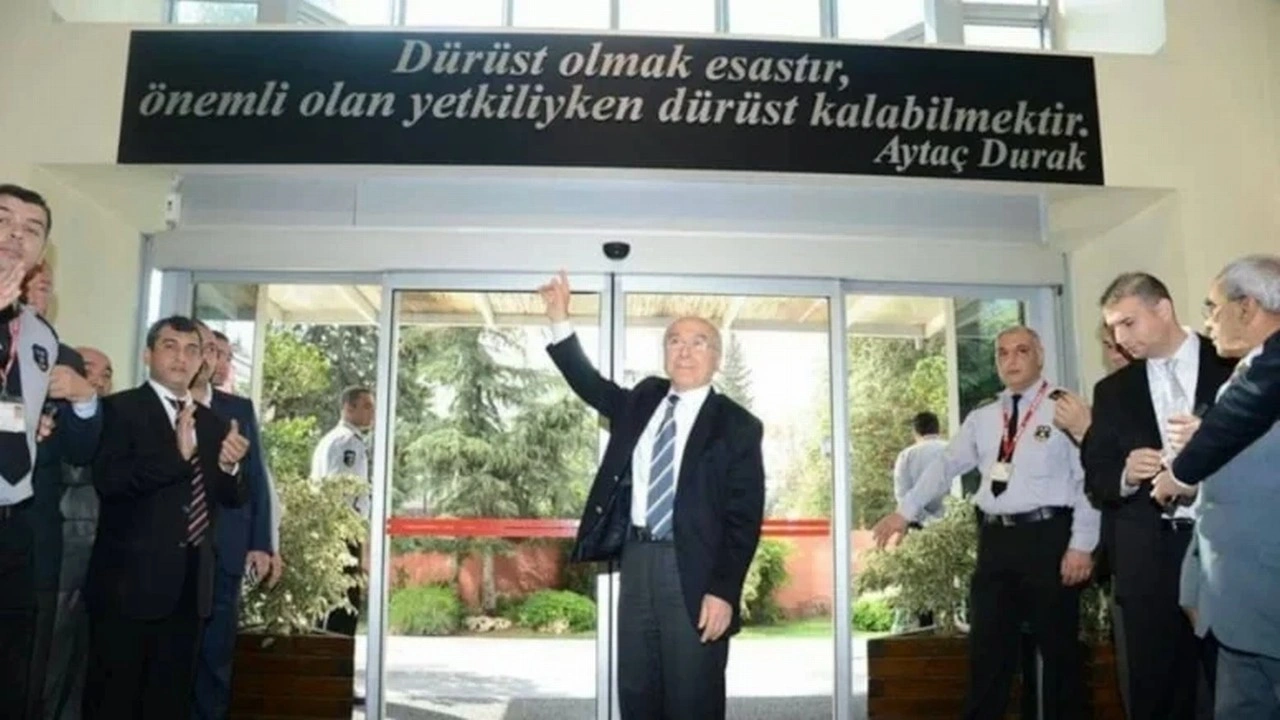 Eski Adana Belediye Başkanı Aytaç Durak uçakta kalp krizi geçirdi