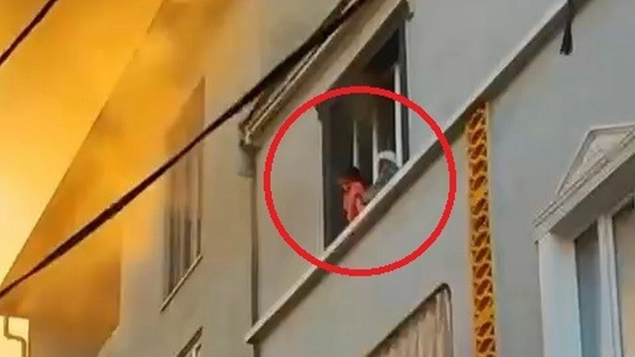 Evde çıkan yangında önce torununu, sonra kendisini 3’üncü kattan attı
