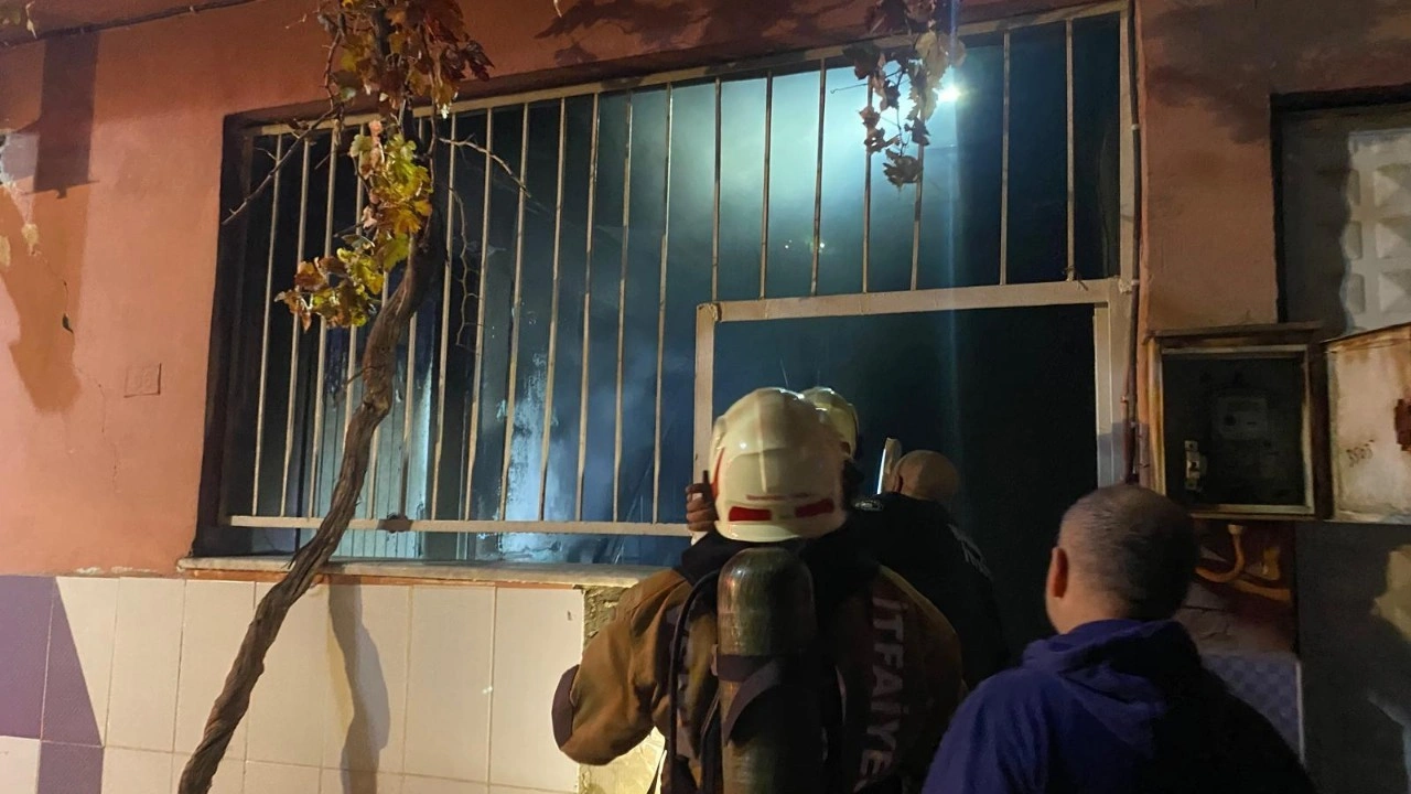 Evinin yandığını gören vatandaş baygınlık geçirdi