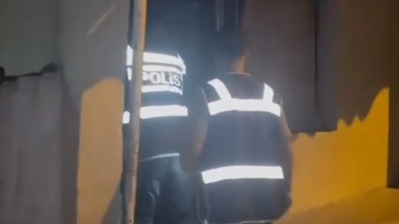 Evlerinde uyuşturucu ile yakalanan 2 kardeşe gözaltı