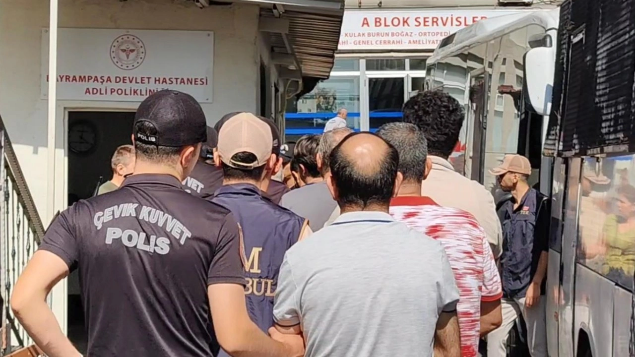FETÖ soruşturması kapsamında gözaltınan alınanlar sağlık kontrolünden geçirildi