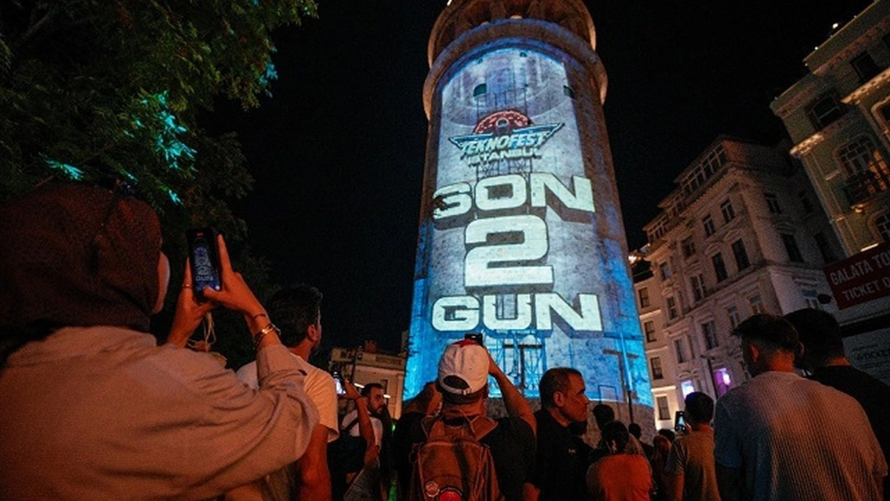 Galata Kulesi TEKNOFEST’in ışığıyla parladı