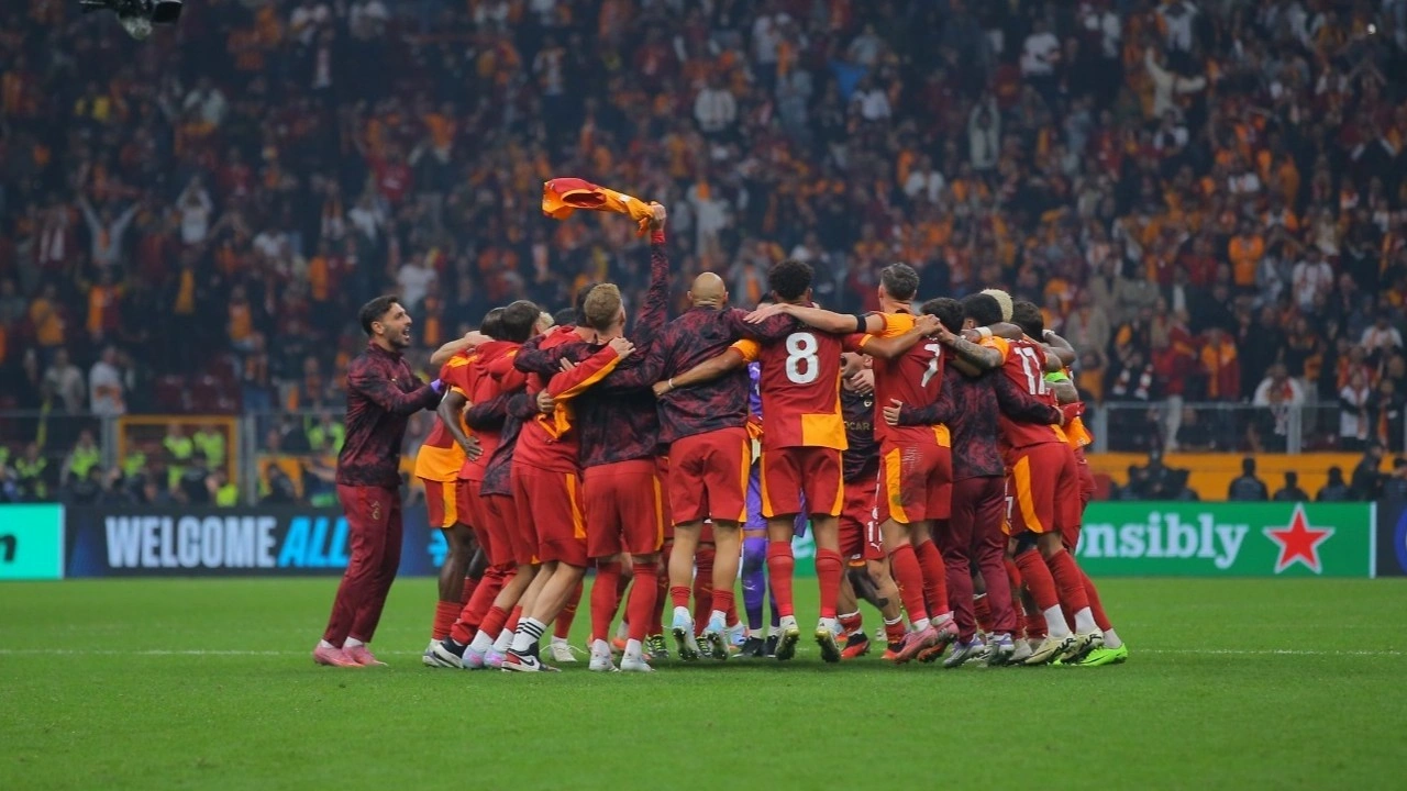 Galatasaray Yönetimi'nden futbolculara soyunma odasında prim sözü