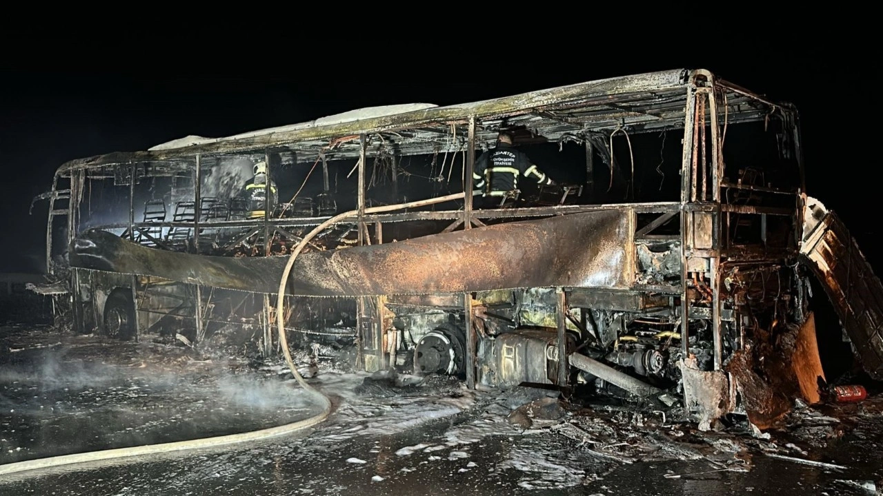 Gaziantep'te seyir halindeki yolcu otobüsü yandı