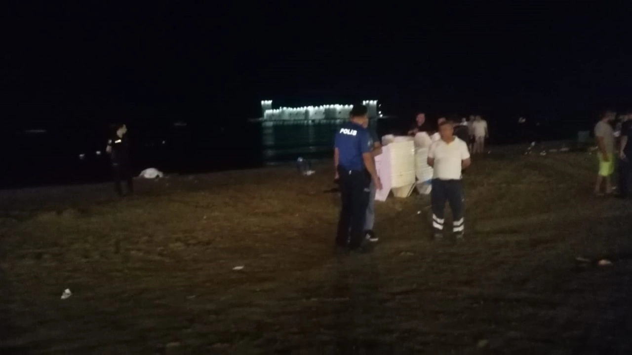 Gece denize giren yaşlı adam boğuldu
