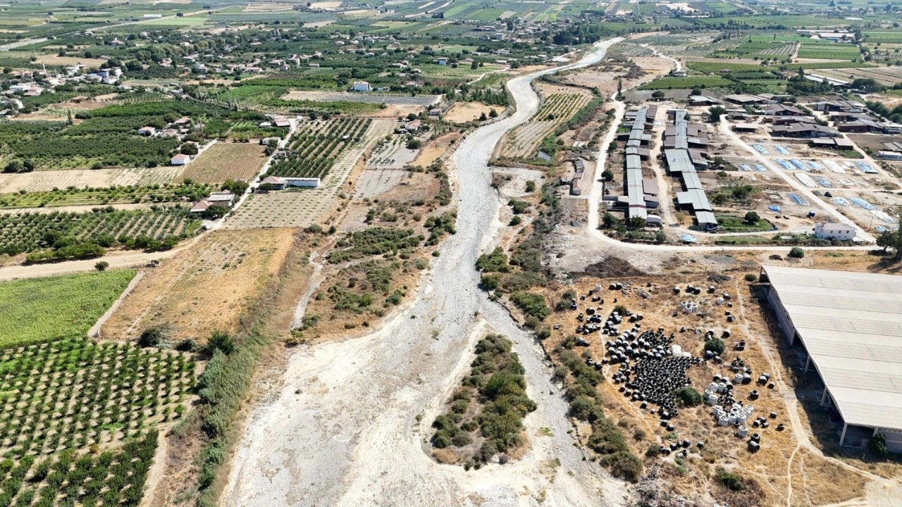 Gediz Nehri kurumaya yüz tuttu