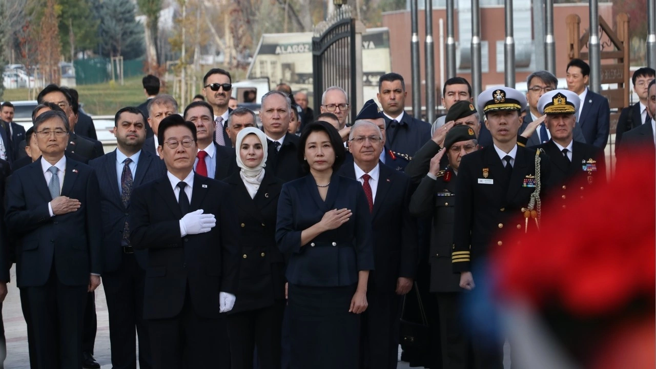 Güney Kore Cumhurbaşkanı Lee, 'Kore'de Savaşan Türkler Anıtı'nı ziyaret etti