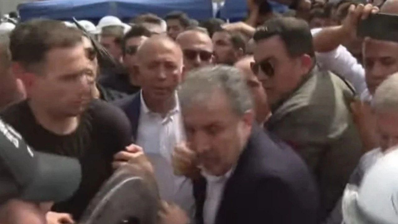 Gürsel Tekin, CHP İstanbul İl Başkanlığı'na girmeden önce açıklama yaptı