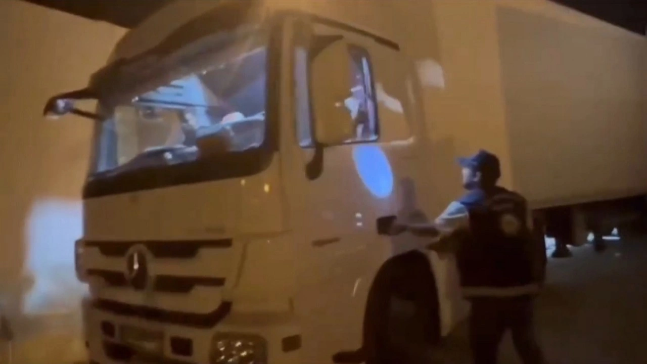 Hatay'da 16 kaçak göçmen yakalandı; 2 kişi tutuklandı