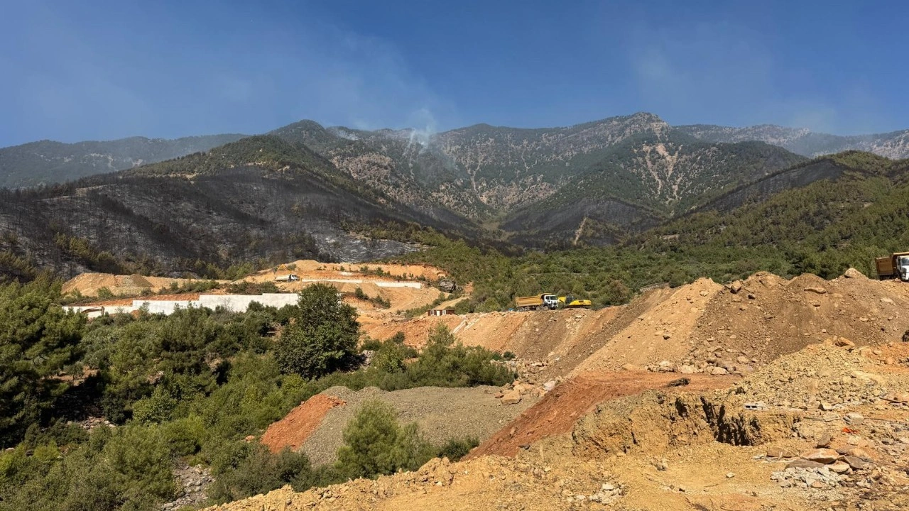 Hatay'da orman yangınlarına müdahale sürüyor