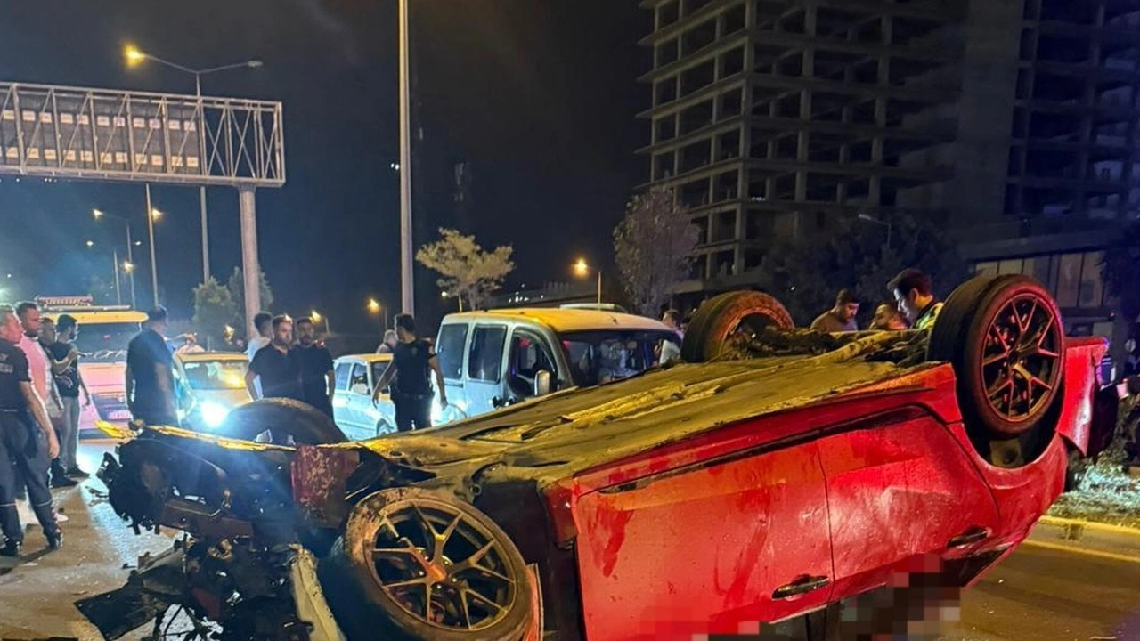 Hatay'da otomobil, motosiklete çarpıp takla attı: 3 ölü, 3 yaralı