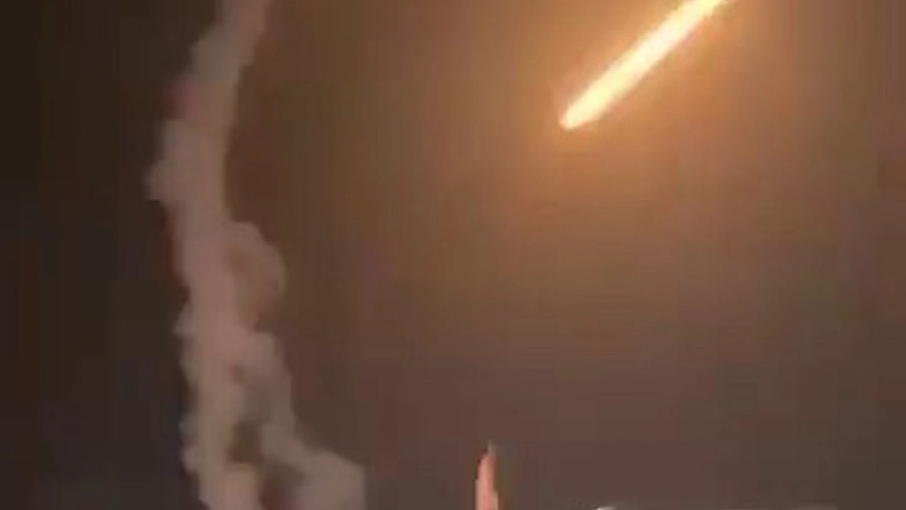 İran gece saatlerinde yeni bir füze saldırısı başlattı