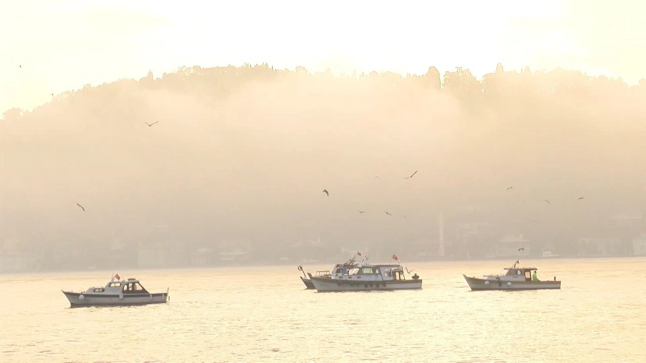 İstanbul Boğazı sis nedeniyle gemi trafiğine kapatıldı