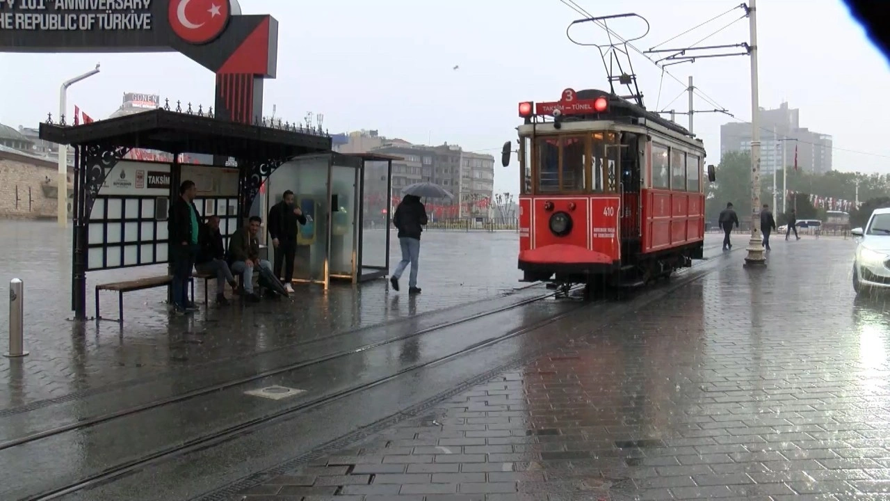 İstanbul'da yağmur etkili oluyor