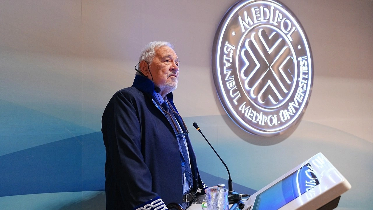 İstanbul Medipol Üniversitesi’nde ilk ders Prof. Dr. İlber Ortaylı ile başladı