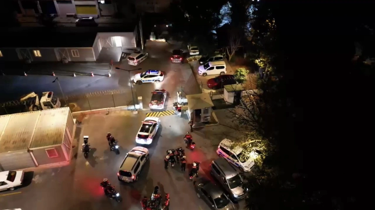 İstanbul sokaklarında polis denetimi