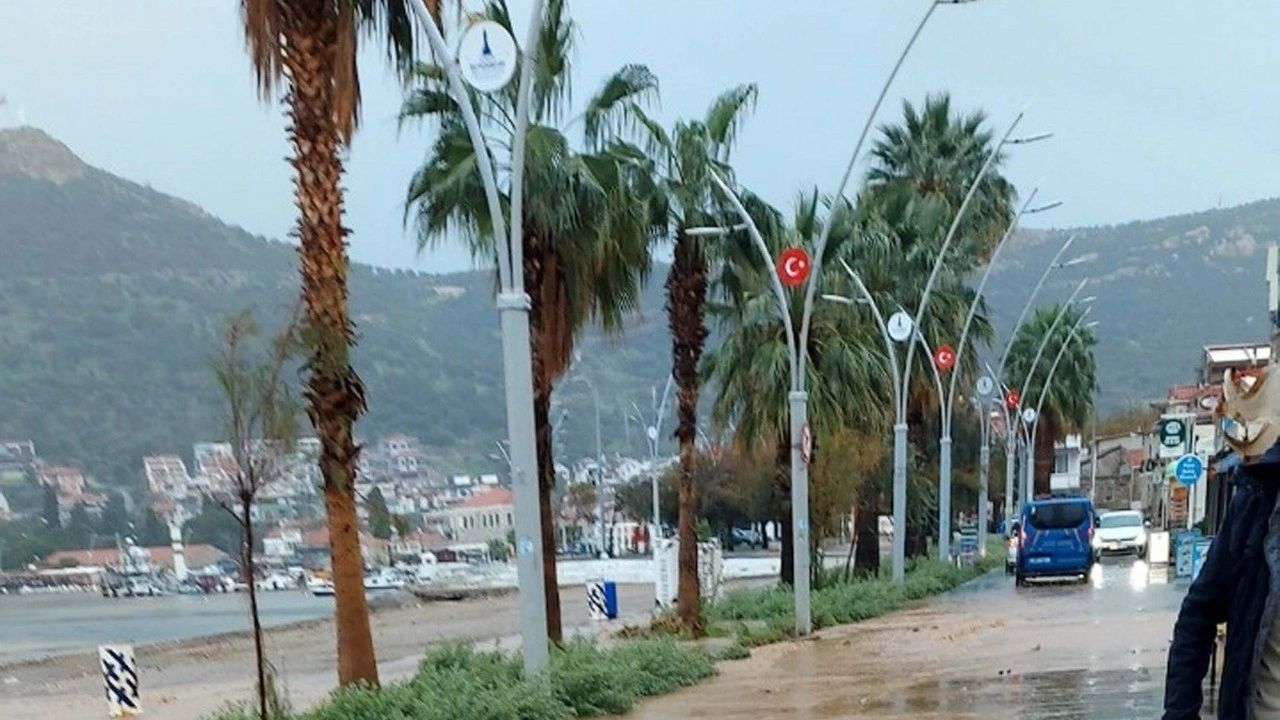 İzmir'de sağanak zor anlar yaşattı