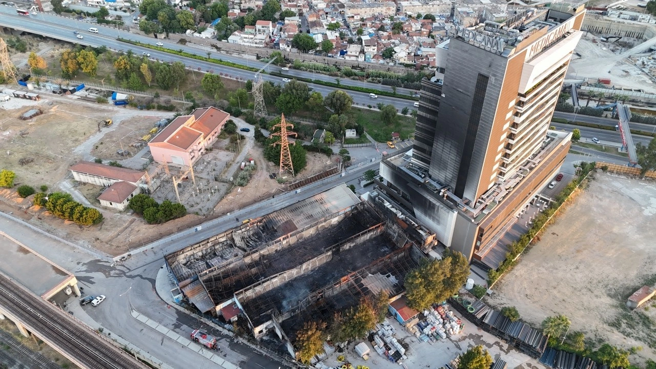 İzmir'deki yangının hasarı gün aydınlanınca ortaya çıktı