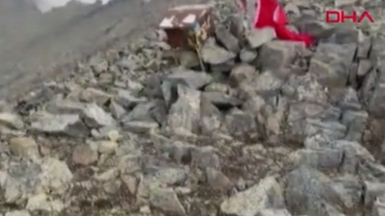 Kaçkar Dağı’na mevsimin ilk karı yağdı