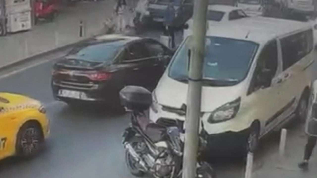 Kağıthane'de 4 araca çarptı, 2 kişi yaralandı!