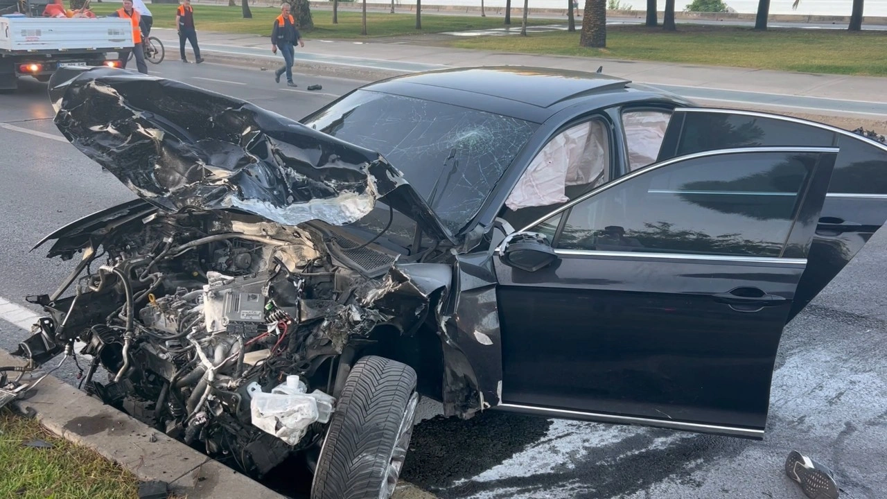 Kartal’da iki otomobil çarpıştı: 1’i ağır 3 yaralı