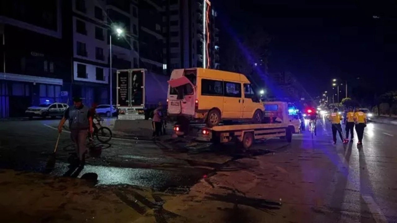 Kayseri’de otomobil ile minibüs çarpıştı: 9 yaralı